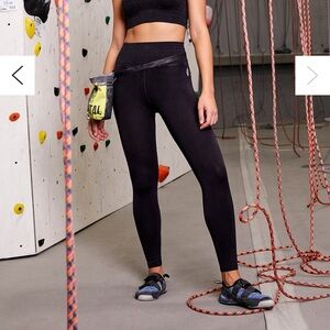 BLACK FREE PEOPLE GOOD KARMA LEGGINGS